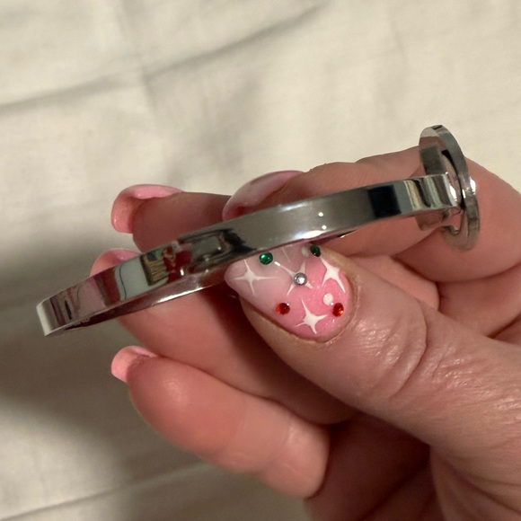 Luxury Silver tone Bangle Bracelet! - Picture 2 of 4